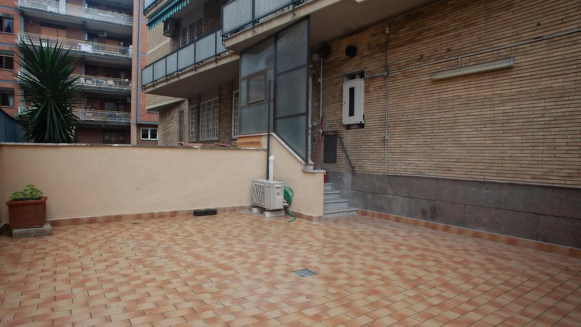 Benny Urban House Appia Apartment Rome Italy